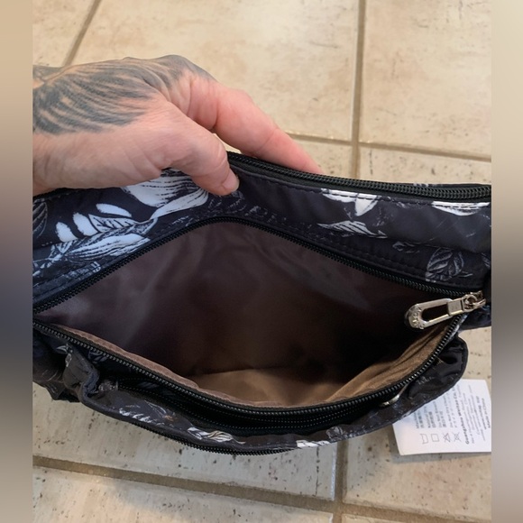 NIB NO TAG Black & White Floral Nylon Crossbody Shoulder Bag Multi-Zip Pockets - Picture 5 of 12